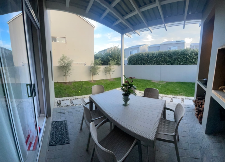 To Let 3 Bedroom Property for Rent in Somerset Lakes Western Cape